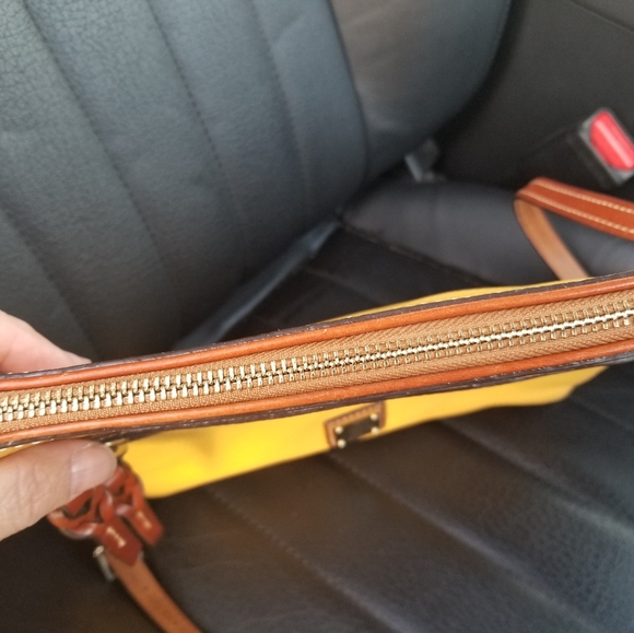Dooney & Bourke triple zipper crossbody handbag. Yellow & Brown. - Picture 13 of 16